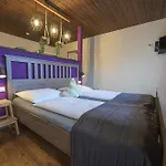 Roj & Hotel *