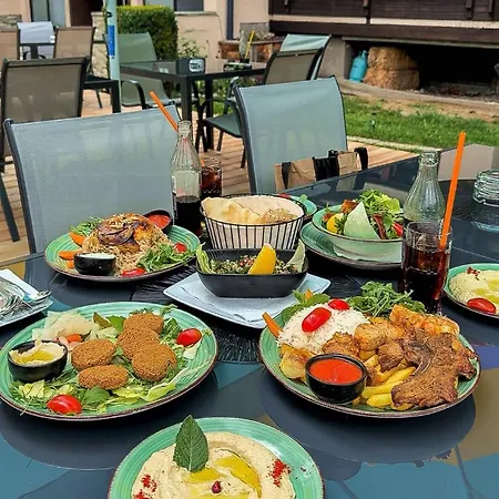 Roj & Hotel