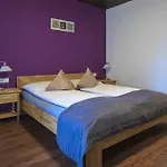 Roj & Hotel *