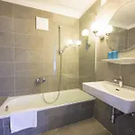 Hotel Roj &